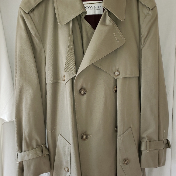 London Fog overcoat. - Picture 2 of 4